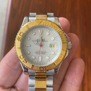 Men’s two-toned, gold & silver color metal watch. In working condition